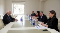 საქართველოს მთავრობის ადმინისტრაციის უფროსი გენერალ სერ გარი ჯონსონს შეხვდა