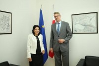 სალომე ზურაბიშვილი: ნიკა გვარამია პირდაპირ ემუქრება ყველას, ვინც მე დამეხმარება