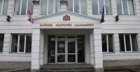 ხაშურის სასამართლოში პატიმარმა ბადრაგს იარაღი წაართვა და გაქცევას შეეცადა