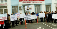 „ავერსი“ მიზანმიმართულად უშლის ხელს საავადმყოფოს ფუნქციონირებას - ინფექციული საავადმყოფოს თანამშრომლებმა აქცია გამართეს „ავერსი“ მიზანმიმართულად უშლის ხელს საავადმყოფოს ფუნქციონირებას - ინფექციული საავადმყოფოს თანამშრომლებმა აქცია გამართეს
