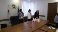 ნინოწმინდის მერმა წარმატებულ მოსწავლეებს საახალწლო საჩუქრები გადასცა