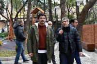 კახა კალაძემ ჩიქოვანის ქუჩაზე ავტოფარეხების დემონტაჟის შემდეგ მოწყობილი სკვერი დაათვალიერა