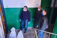 საკრებულოს დეპუტატ ლევან დავითაშვილის და პარლამენტარ ირაკლი აბუსერიძის ერთობლივი ინიციატივით ისნის რაიონში შეჭირვებულ ოჯახებს სასურსათო პაკეტები გადაეცა 