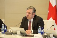  პრემიერი: დროა, საქართველოში შავი ჯიპების ეპოქა დავასრულოთ და როდესაც საუბარი იქნება ავტოპარკის შეცვლაზე, ამ  შავ ფერზე უარი უნდა ვთქვათ