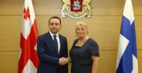 თავდაცვის მინისტრი ფინეთის ელჩსა და ატაშეს შეხვდა