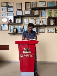 ჰოლივუდის ვარსკვლავი, თემო მელიქიძე ლუდსახარშ "ზედაზენში" ლუდის წარმოების პროცესს გაეცნო