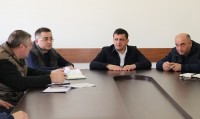 რაჭა-ლეჩხუმ-ქვემო სვანეთის მხარის რწმუნებული ტენდერში  გამარჯვებული კომპანიების წარმომადგენლებს შეხვდა