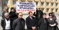 დევნილთა სამოქალაქო მოძრაობამ კანცელარიასთან აქცია გამართა