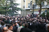 „თელასის“ ოფისთან თანამშრომლების აქცია მიმდინარეობს  