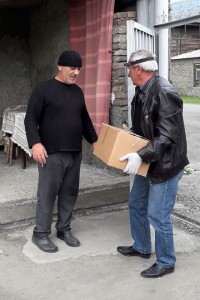  ვეტერანების საქმეთა სახელმწიფო სამსახურმა კახეთში ბენეფიციარებს სასურსათო კალათები გადასცა