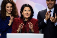 «La Diplomatie» (საფრანგეთი): სალომე ზურაბიშვილს „ნაციონალები“ „დასავლური აქცენტის“ გამო საყვედურობენ