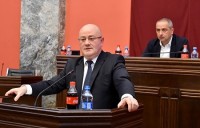 ლევან იზორია თავდაცვისა და უშიშროების კომიტეტის წინაშე წარდგა