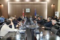 პლასტიკისა და ბიოდეგრადირებადი პარკების რეგულირების წესის აღსრულებასთან დაკავშირებით სამუშაო შეხვედრა გაიმართა