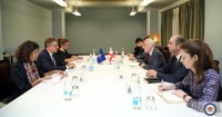 დავით ზალკალიანი სახალხო დიპლომატიის საკითხებში ნატო-ს გენერალური მდივნის თანაშემწეს შეხვდა