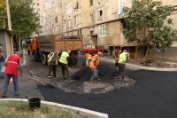 გლდანის მესამე ა მიკრორაიონში გზის საფარის და სკვერის მოწყობა მიმდინარეობს