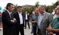 გიორგი გახარია და ლევან დავითაშვილი „ერთიანი აგროპროექტის“ მხარდაჭერით შექმნილ თხილის საშრობ-სასაწყობო საწარმოში იმყოფებოდნენ