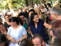 სალომე ზურაბიშვილი ხელმოწერების შეგროვებას ქუთაისში განაგრძობს
