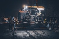 ვეკუას ქუჩაზე ასფალტის დაგების სამუშაოები მიმდინარეობს ვეკუას ქუჩაზე ასფალტის დაგების სამუშაოები მიმდინარეობს