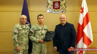  თავდაცვის მინისტრმა რიგითი გოგა გოგლიჩაძე გმირული საქციელისთვის დააჯილდოვა