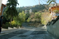 მთაწმინდის პანთეონთან მისასვლელი გზის ნაწილის რეაბილიტაცია დასრულდა