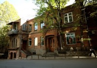 ნიკოლაძის ქუჩაზე საცხოვრებელი სახლის კაპიტალური გამაგრება მიმდინარეობს ნიკოლაძის ქუჩაზე საცხოვრებელი სახლის კაპიტალური გამაგრება მიმდინარეობს