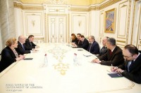 ლევან იზორია სომხეთის პრემიერსა და საგარეო საქმეთა მინისტრს შეხვდა
