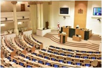 ფრაქციების ფორმატში დღეს მთავრობის შემადგენლობას "პატრიოტთა ალიანსისა" და "ქართული ოცნების" წევრები მოუსმენენ