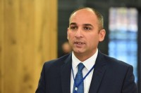 ლევან ხარატიშვილი: გამომცემელთა ასოციაციის თავმჯდომარეს არ აქვს უფლება, მინისტრის მოადგილეების შერჩევით გადაწყვიტოს ისეთ მნიშვნელოვან ორგანიზაციასთან  შეხვედრის ბედი, როგორიც იპაა