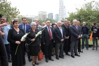 ვახტანგ ყოლბაიამ სოხუმის დაცემიდან 24 წლისთავთან დაკავშირებით გმირთა მემორიალი გვირგვინით შეამკო