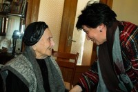 დიდუბის გამგებელმა 100 წლის ქალბატონს იუბილე მიულოცა