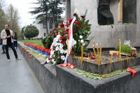 კახა კალაძემ 9 აპრილის მემორიალი გვირგვინით შეამკო