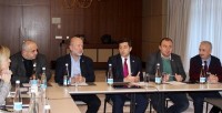 ზაზა გაბუნია სახელმწიფო რწმუნებულებს შეხვდა