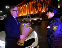  საპატრულო პოლიციის ხელმძღვანელებმა თანამშრომელ ქალბატონებს დედის დღე მიულოცეს