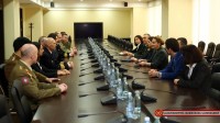  ლელა ჩიქოვანმა ნატო-საქართველოს არსებითი პაკეტის მრჩევლები დააჯილდოვა