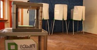 არასამთავრობო ორგანიზაცია საარჩევნო ოლქებში არასაკმარისი რაოდენობის ბიულეტების შეტანის შესახებ იუწყება 