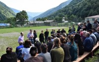 გარემოს დაცვისა და სოფლის მეურნეობის მინისტრი და პრემიერის მრჩეველი მესტიის სოფლებში მოსახლეობას შეხვდნენ