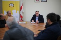  ყვარელში მეფუტკრეებს თაფლის კოოპერატიული საწარმოს პროგრამა გააცნეს