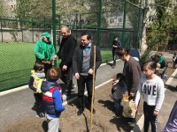 ლევან კობერიძემ დედამიწის დღის აღსანიშნავად მოსახლეობასთან ერთად ხის ნერგები დარგო