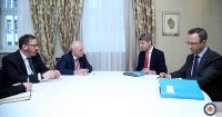 ​დავით ზალკალიანი საგრეო და უსაფრთხოების საკითხებში გერმანიის ფედერალური კანცლერის მრჩეველს იან ჰეკერს შეხვდა