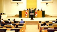 ლევან იზორიამ პარლამენტში გამოსვლისას ტენდერების საკითხზე განმარტება გააკეთა