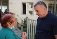 გოჩა ენუქიძე ამბროლაურში ჯანდაცვის სფეროს, სოციალური მომსახურებისა და სურსათის ეროვნული სააგენტოს წარმომადგენლებს შეხვდა