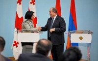 «Lragir» (სომხეთი): სალომე ზურაბიშვილმა უკვე მოასწრო ბევრი რამის არევ-დარევა