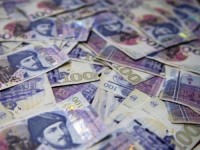 სავალუტო ჯიხურებში ლარი მკვეთრად გაუფასურდა