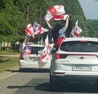 გაერთიანებული ოპოზიციის კოლონაში რუსული სახელმწიფო ნომრიანი მანქანაცაა