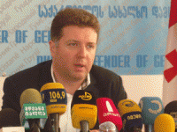 სახალხო დამცველი საჯარო და სასულიერო პირებს მედიის წარმომადგენელთა უფლებების დარღვევისგან თავშეკავებისკენ მოუწოდებს