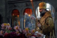 ნიკოლოზობის დღესასწაულთან დაკავშირებით პატრიარქის მოსაყდრემ სენაკში წირვა აღავლინა