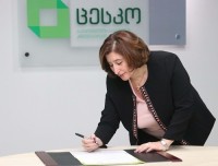 ცენტრალური, საოლქო და საუბნო საარჩევნო კომისიების წევრებმა რიგგარეშე/შუალედური არჩევნებისთვის ეთიკის კოდექსს მოაწერეს ხელი 