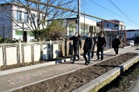 ლანჩხუთის ცენტრალურ ქუჩაზე ტროტუარებისა და საფეხმავლო ბილიკების მოწყობა მიმდინარეობს