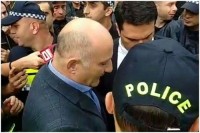 "სირცხვილიას" აქტივისტები ემზარ კვიციანის დაკავებას ითხოვენ