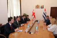 რუსლან აბაშიძე აჭარის ავტონომიური რესპუბლიკის მთავრობის თავმჯდომარე თორნიკე რიჟვაძეს შეხვდა